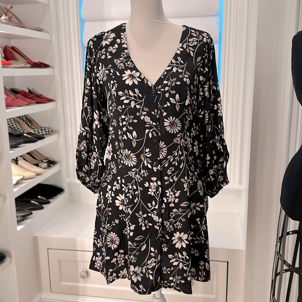 NWT Saltwater Luxe flowing black mini floral dress with pockets sz M